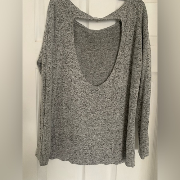 Womens long sleeve top with open back detail -NWOT - Picture 2 of 3